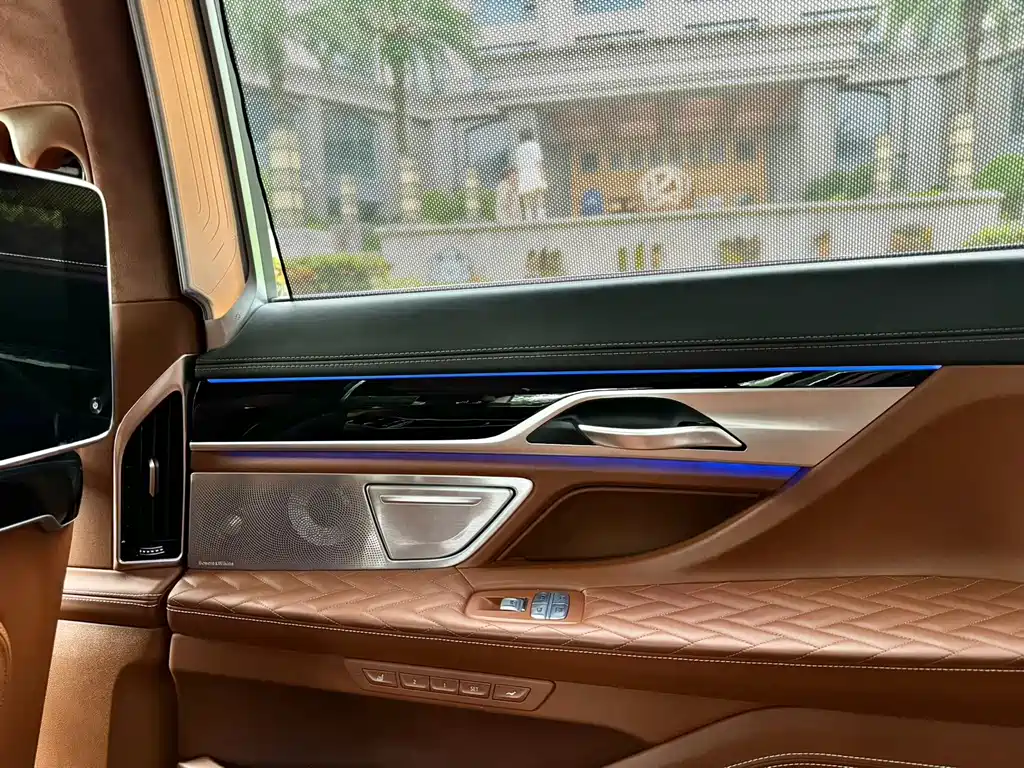 BMW 7 Series — миниатюра 16
