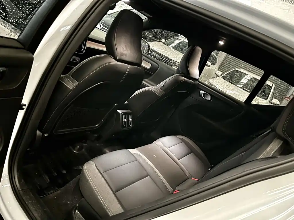 Volvo XC40 — миниатюра 9
