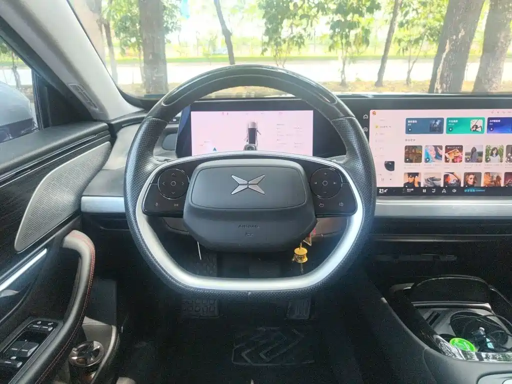 XPeng P7 — миниатюра 3