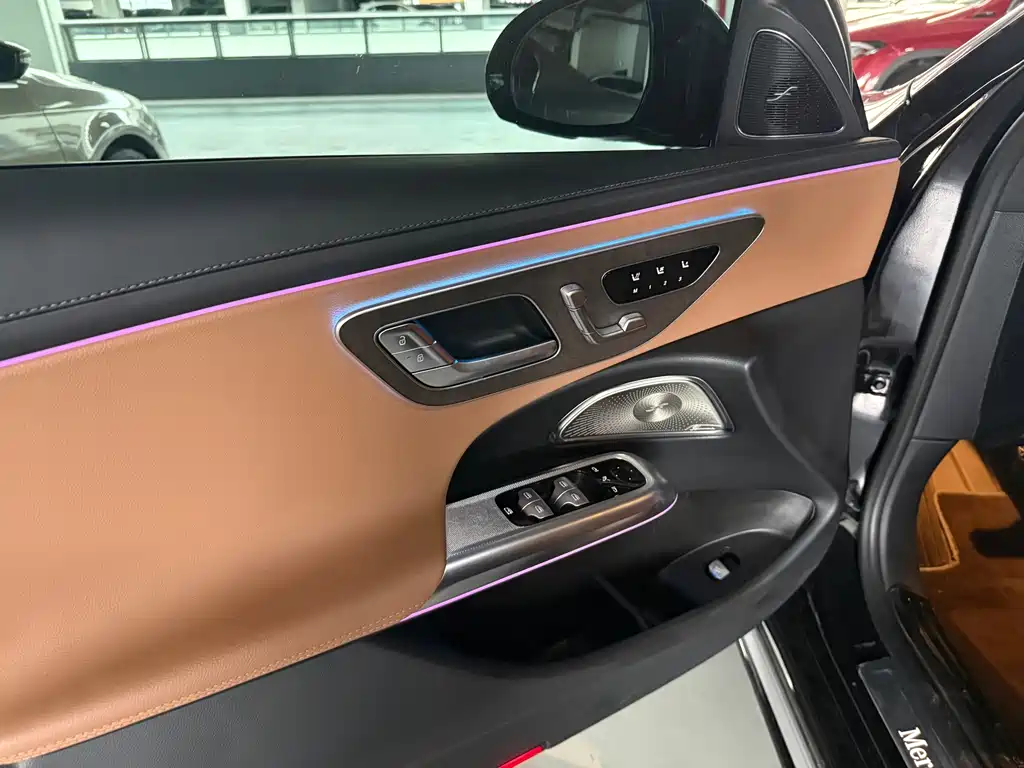 Mercedes-Benz E-Class — миниатюра 7