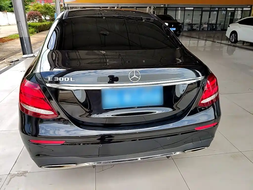 Mercedes-Benz E-Class — миниатюра 6