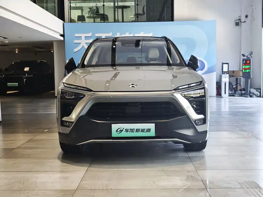 NIO ES8 2018 355KM мест