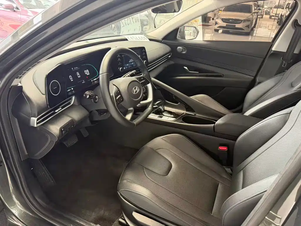 Hyundai Elantra — миниатюра 6