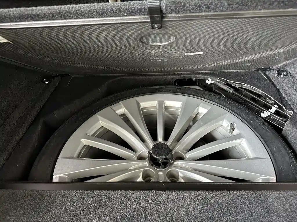 Land Rover Range Rover — миниатюра 6