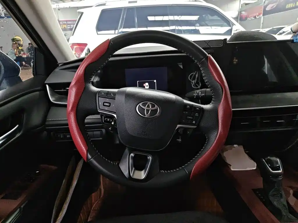 Toyota Camry — миниатюра 7