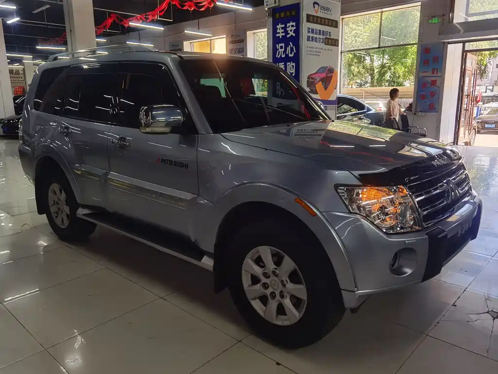 Mitsubishi V93 2011 3.0L AT