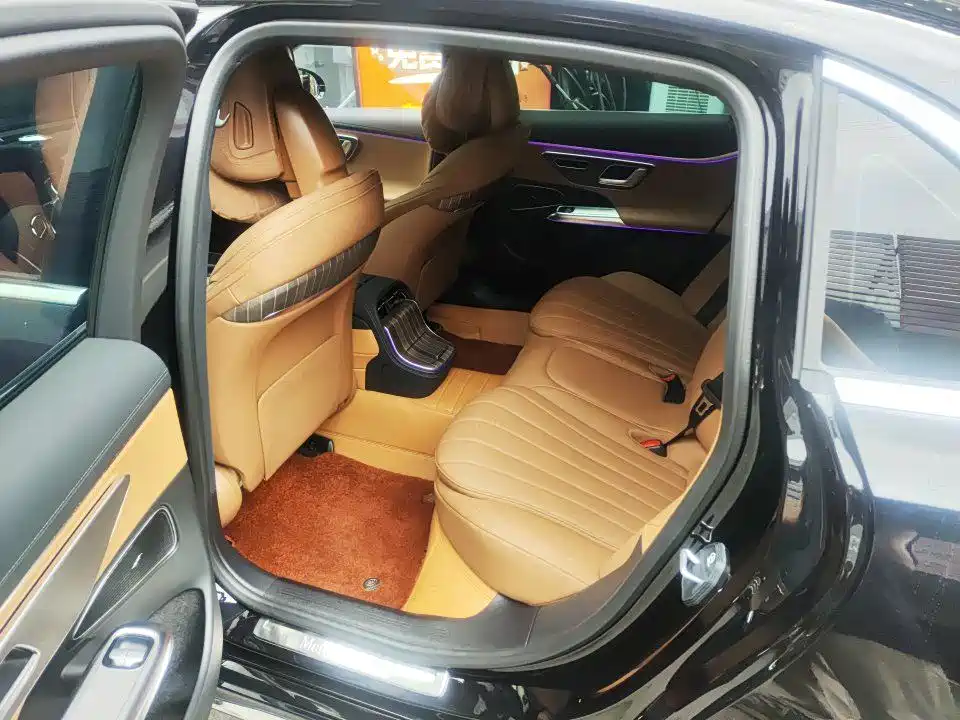 Mercedes-Benz E-Class — миниатюра 7