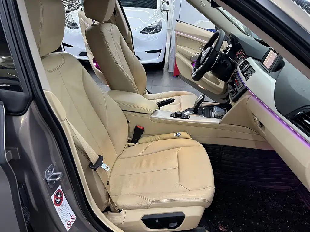BMW 3 Series GT 3 GT 2014 320i Lead