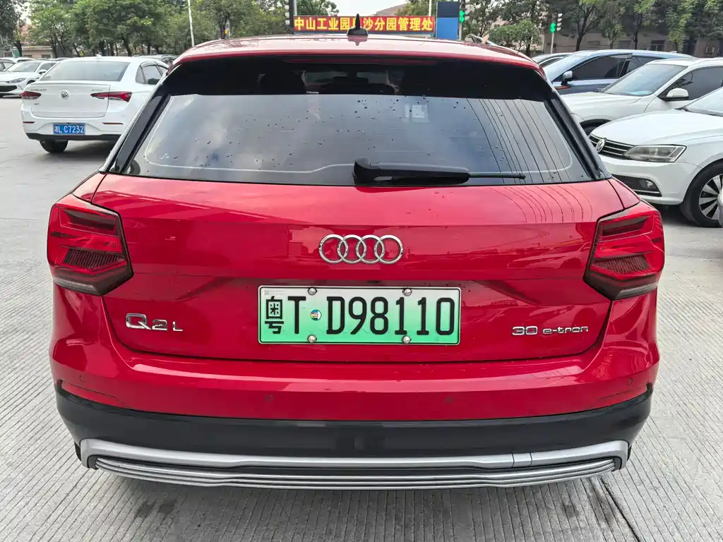 AUDI Q2L E TRON