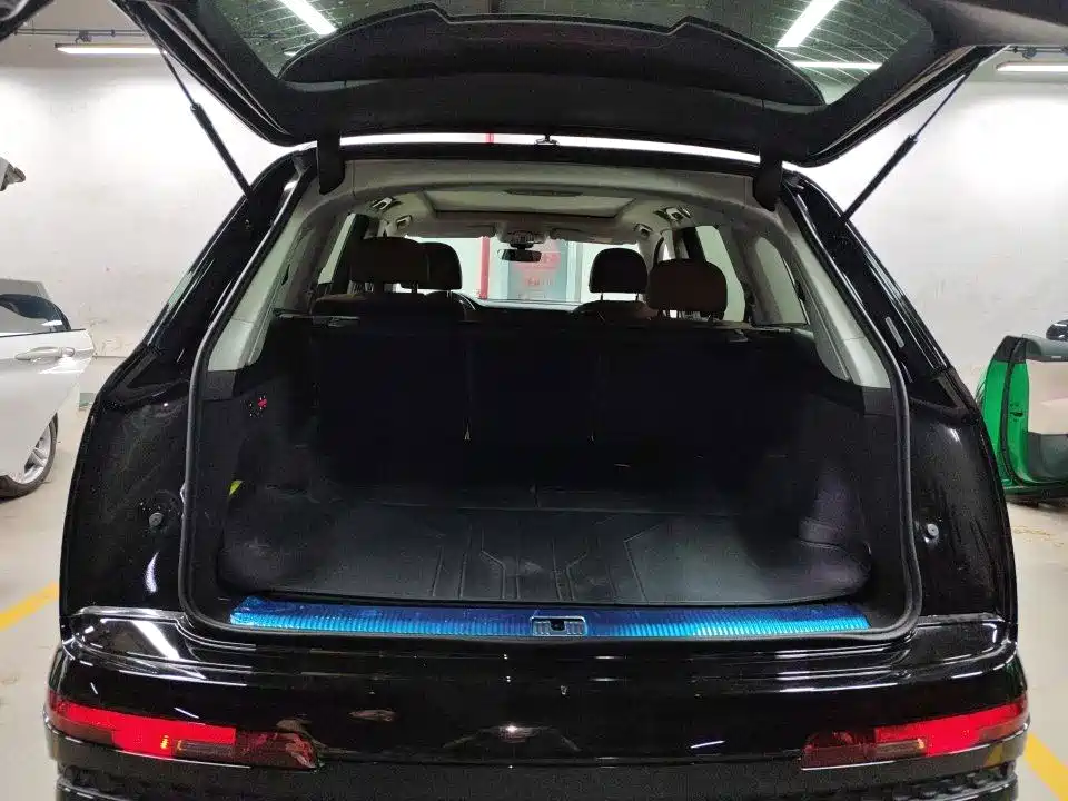 Audi Q7 — миниатюра 9