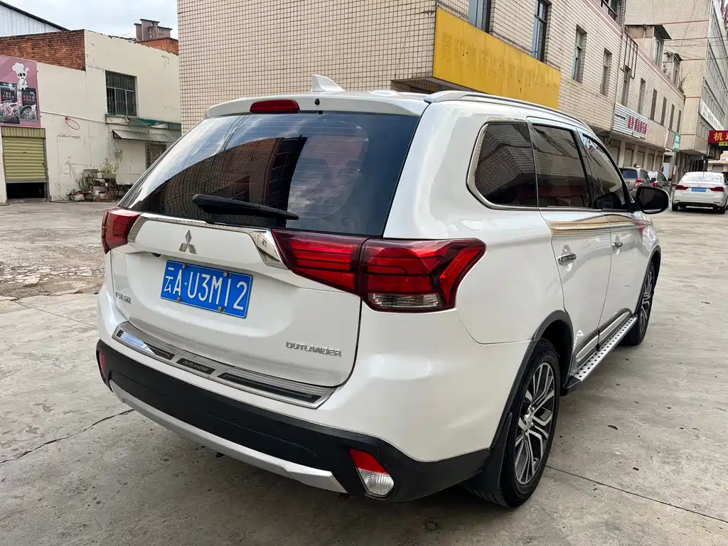 Mitsubishi Outlander — миниатюра 10