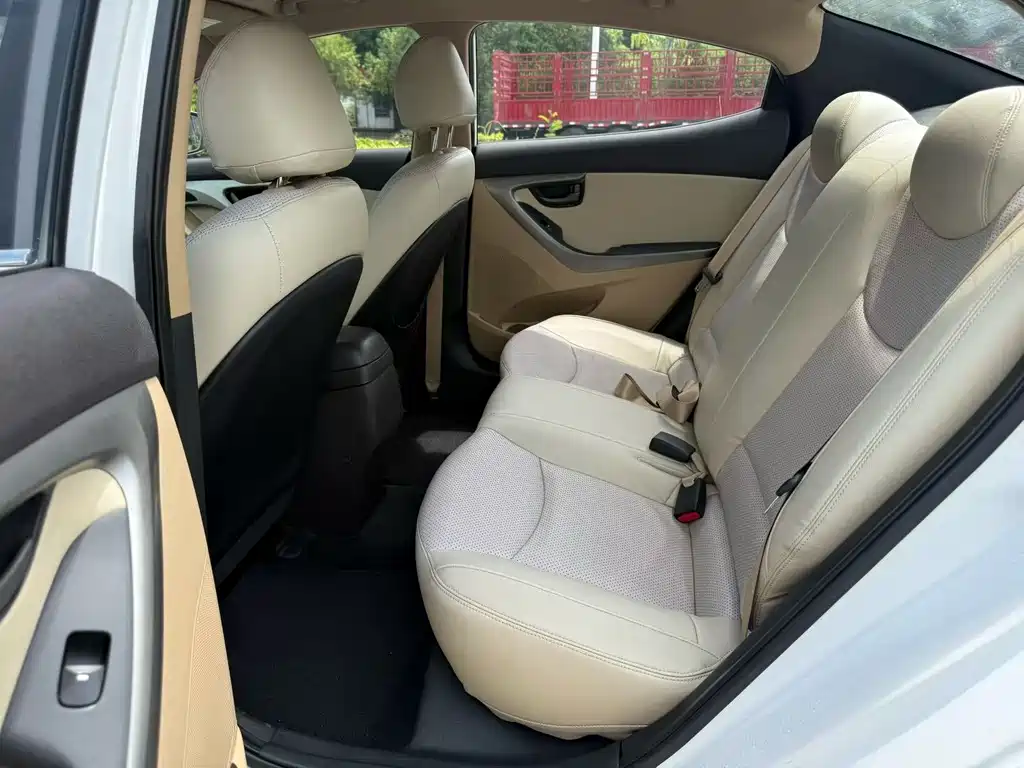 Hyundai Elantra Langdong — миниатюра 9