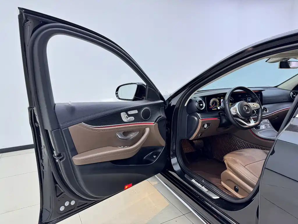 Mercedes-Benz E-Class — миниатюра 8