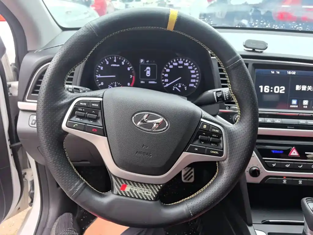 Hyundai Elantra — миниатюра 11