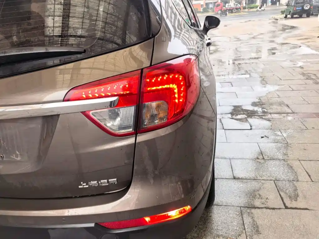 Buick Envision Plus — миниатюра 8