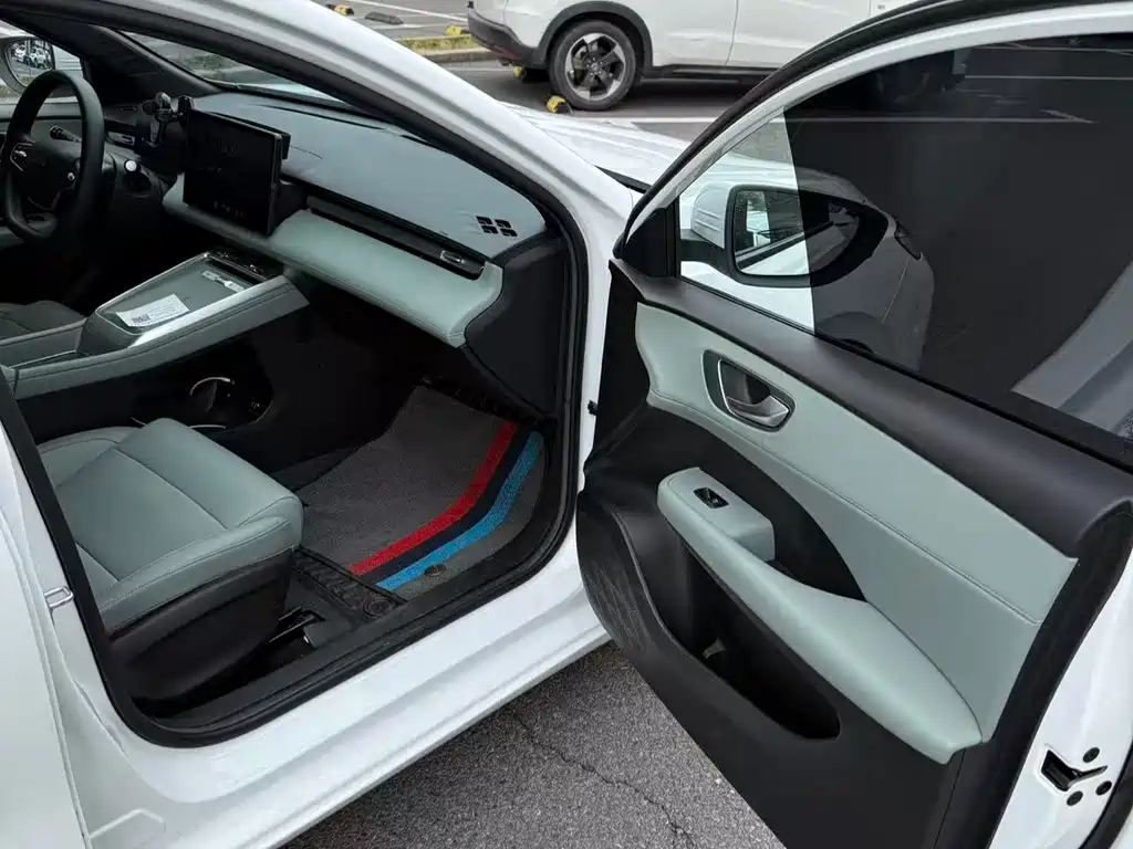 Roewe Young Wai D6 — миниатюра 10