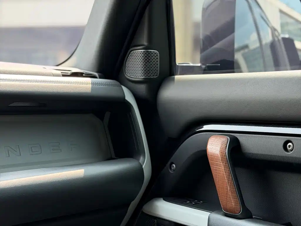 Land Rover Defender — миниатюра 11