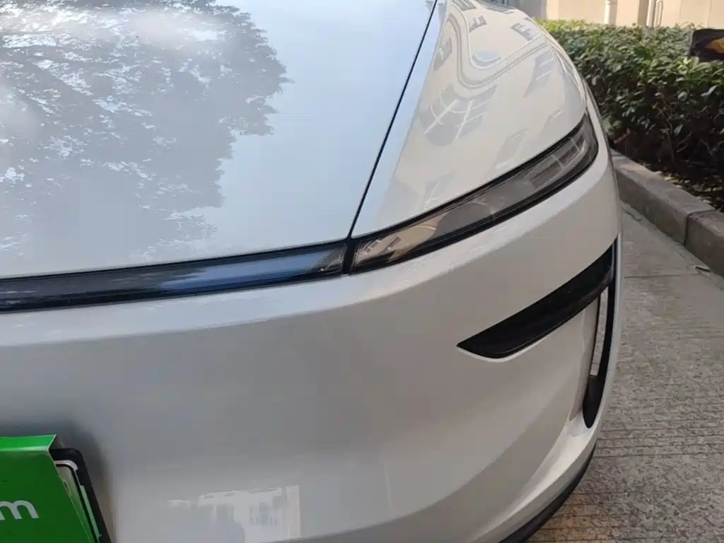 Tesla Model Y — миниатюра 24