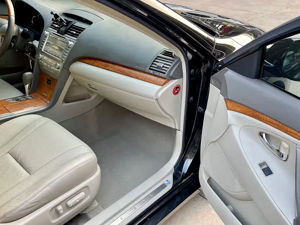 Toyota Camry — миниатюра 12