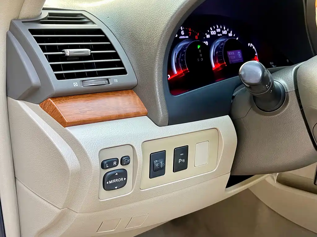 Toyota Camry — миниатюра 13