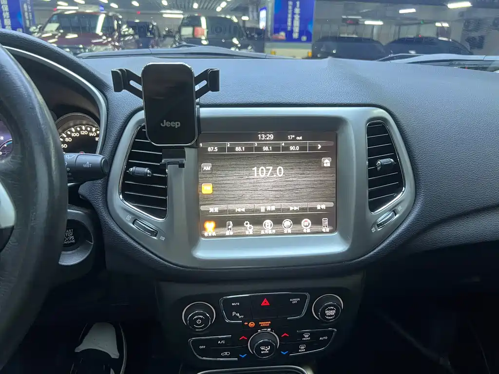 Jeep Compass — миниатюра 8