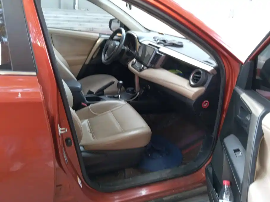 Toyota RAV4 — миниатюра 8