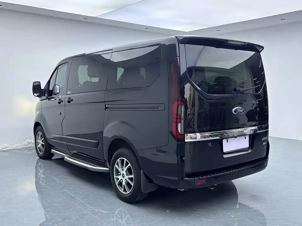 Ford Tourneo — миниатюра 5