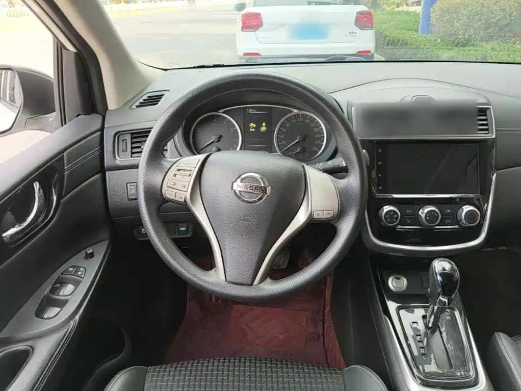 Nissan Tiida — миниатюра 11