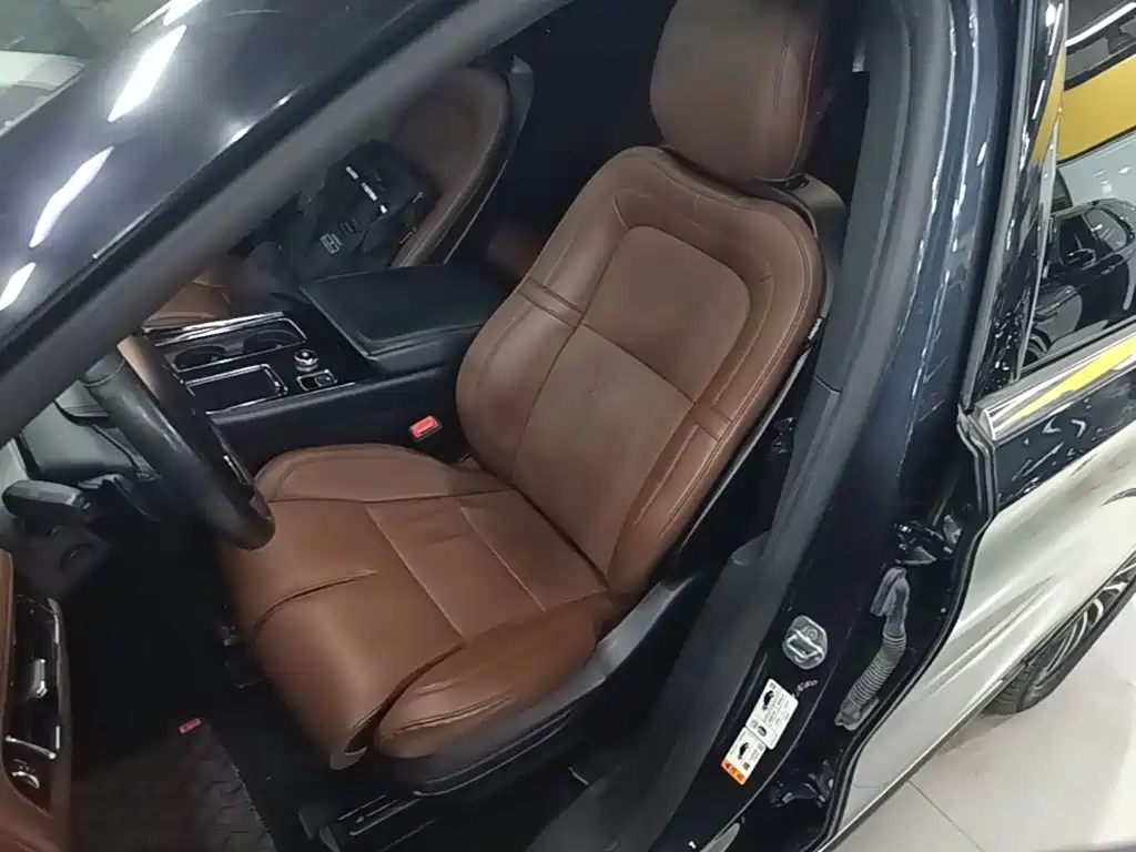 Lincoln Aviator — миниатюра 14