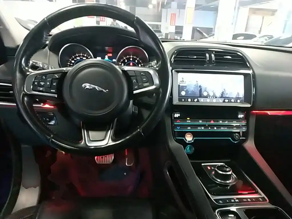 Jaguar F-PACE — миниатюра 10