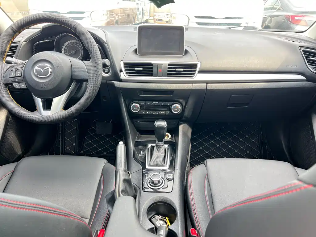 Mazda 3 Axela Sedan 1.5L Auto Luxury Type, фото 16
