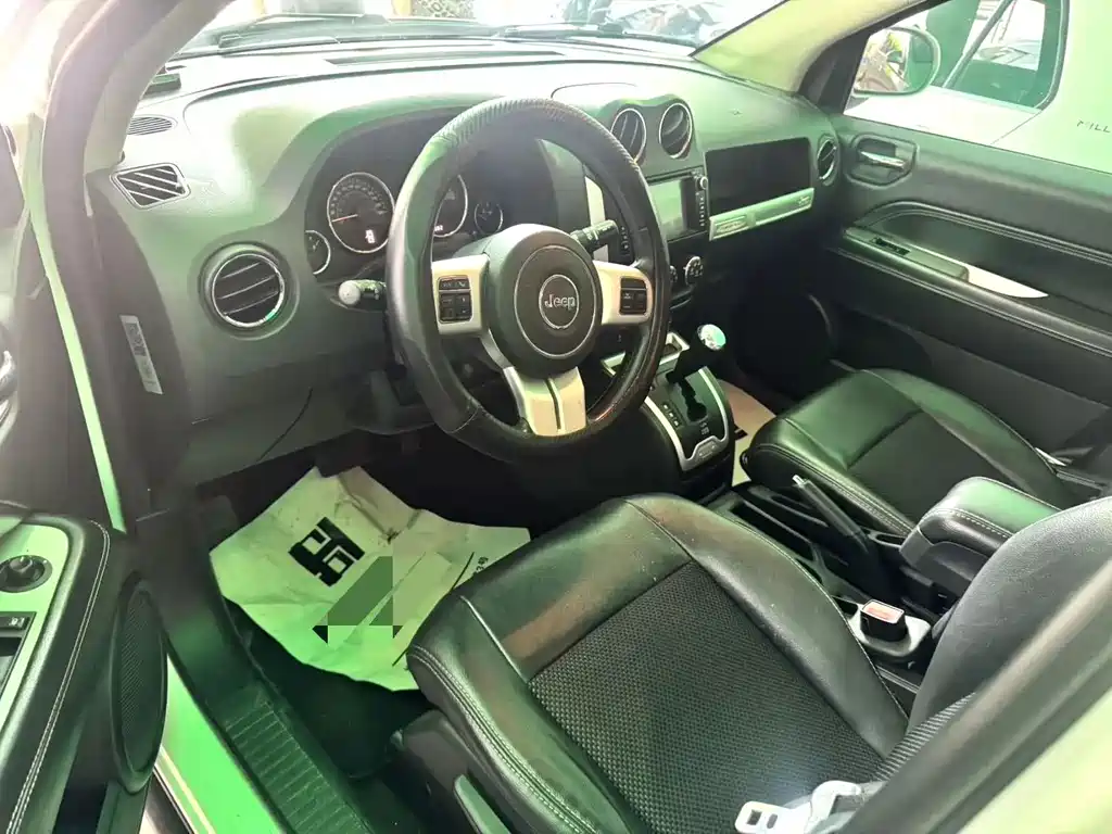Jeep Compass (Import) — миниатюра 8