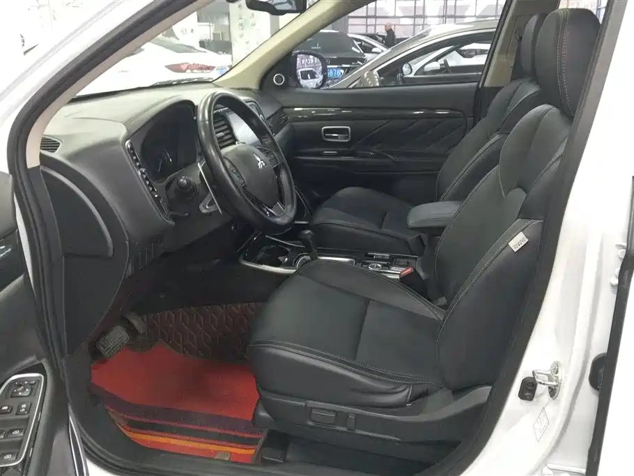 MITSUBISHI OUTLANDER