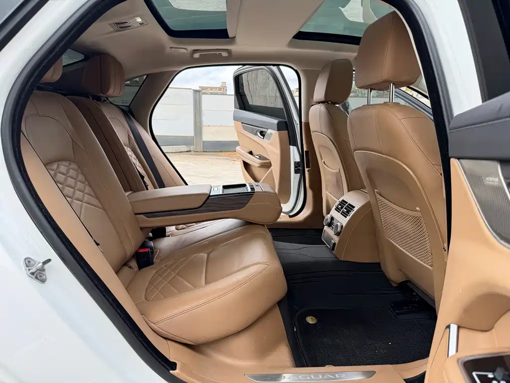 Jaguar XFL — миниатюра 12