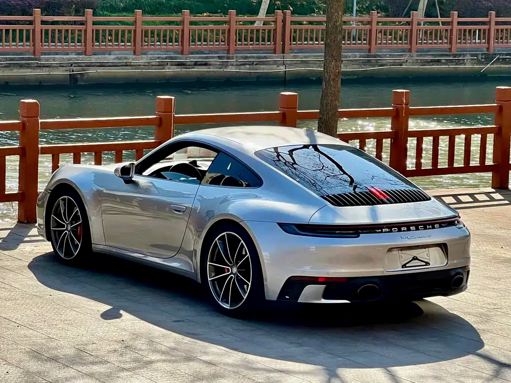 PORSCHE 911