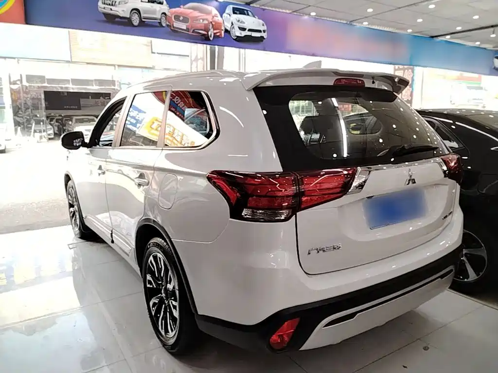 Mitsubishi Outlander — миниатюра 5