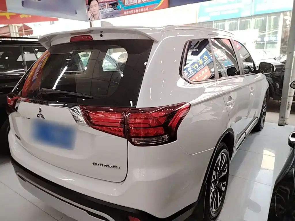 Mitsubishi Outlander — миниатюра 7