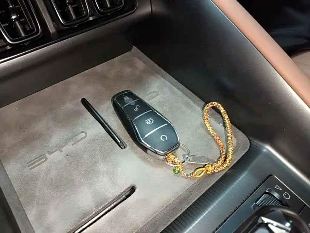 BYD L EV — миниатюра 9