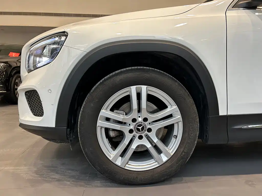MERCEDES-BENZ GLB