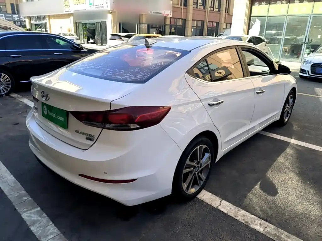 Hyundai Elantra — миниатюра 7