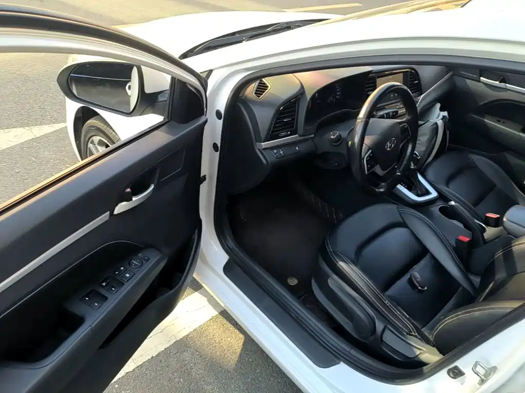 Hyundai Elantra — миниатюра 16