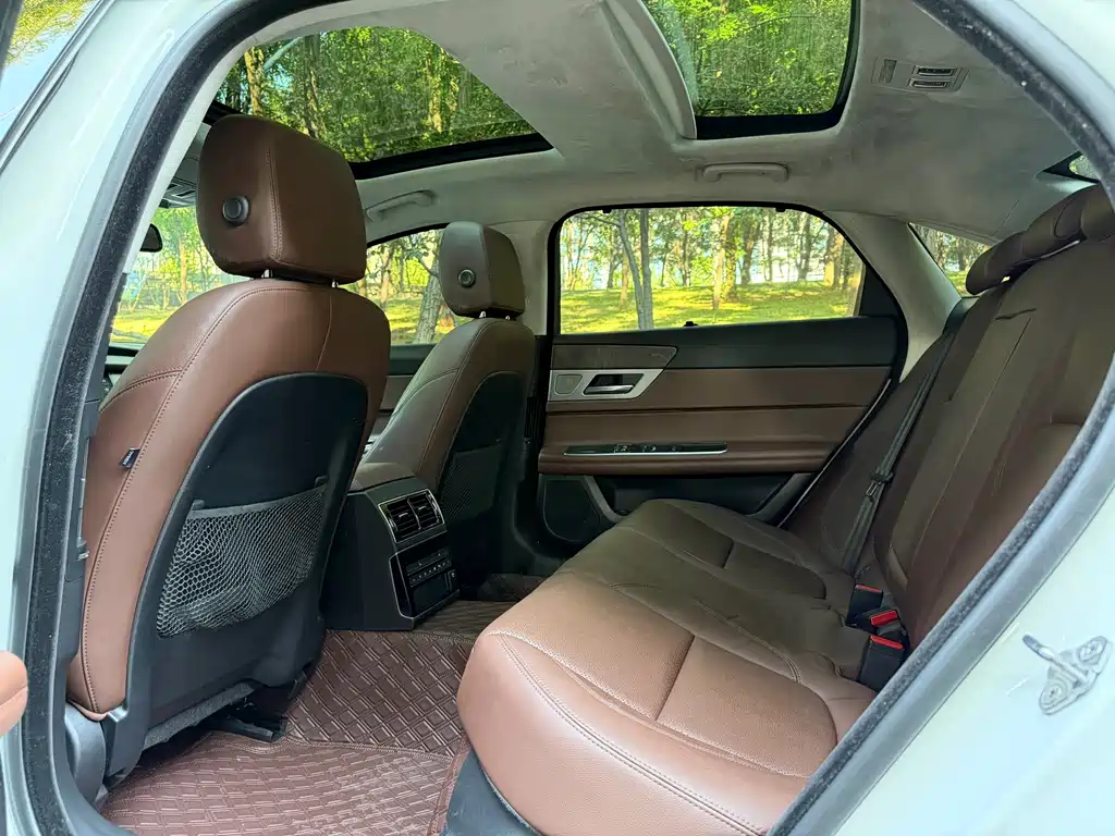 Jaguar XFL — миниатюра 8