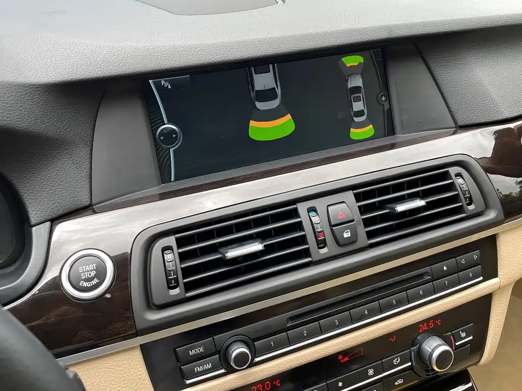 BMW 5 Series — миниатюра 12