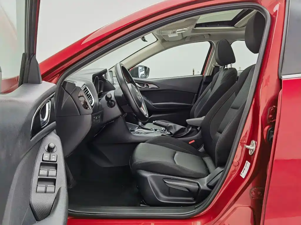 Mazda Mazda3 3 2014 1.5L AT Luxury