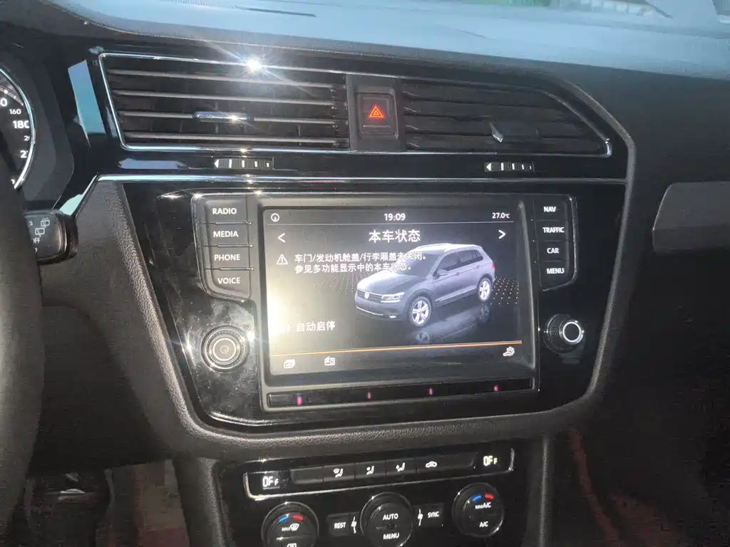 Volkswagen Tiguan L — миниатюра 14