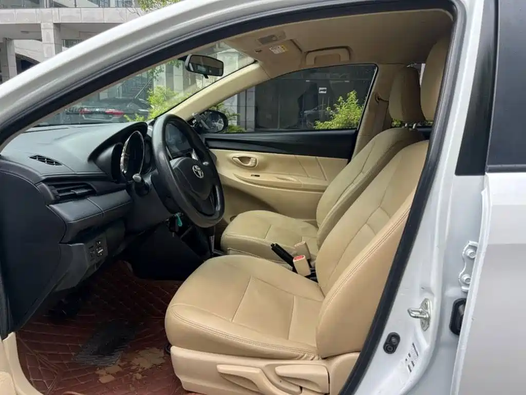 Toyota Yaris L — миниатюра 4