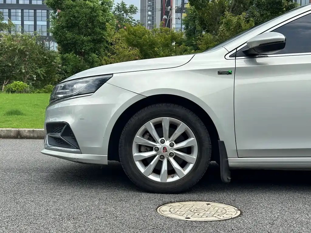 Roewe i6 New Energy — миниатюра 9