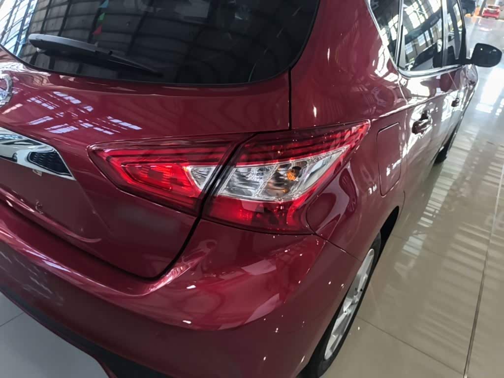 Nissan Tiida 1.6 л 2022 г. красный/фиолетовый, пробег 25200 км