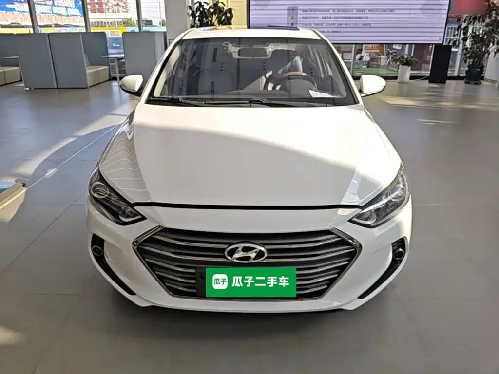 Hyundai Elantra — миниатюра 3