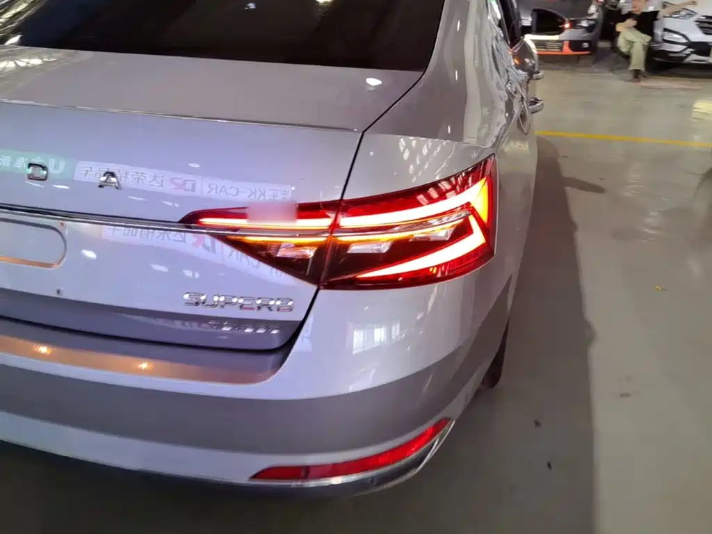 Skoda Superb — миниатюра 8